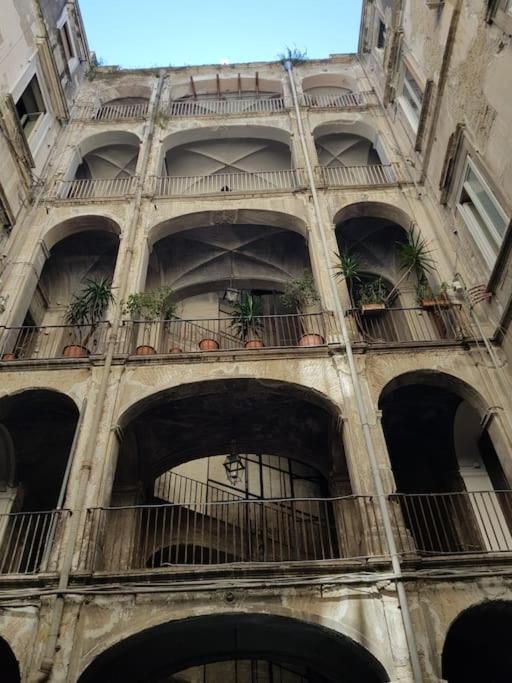 Fashion Cathedral Apartment, Centro Storico Napoli Nápoles Exterior foto